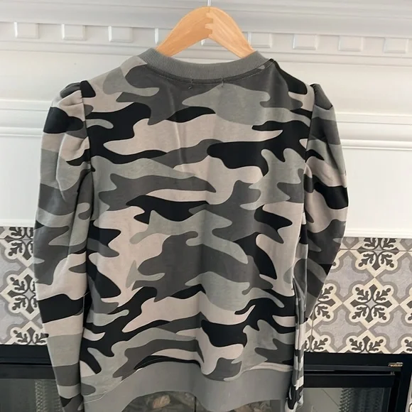 RARE NWT Cynthia Rowley Camo Puff Sleeve sweater sweatshirt top M - Picture 4 of 4